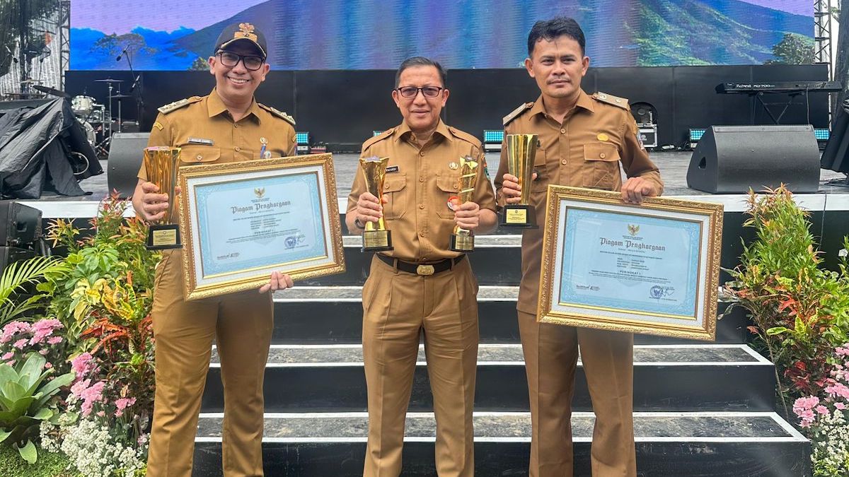 Gubernur Sumbar Mahyeldi Ansharullah meraih anugerah Upakarya Wanua Nugraha dari Pemerintah Pusat. (dok. istimewa)