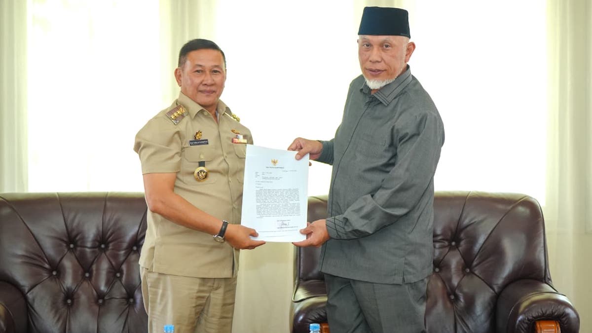 Pertemuan Gubernur Mahyeldi dan Wako Bukittinggi Ramlan Nurmatias. (dok. adpsb)