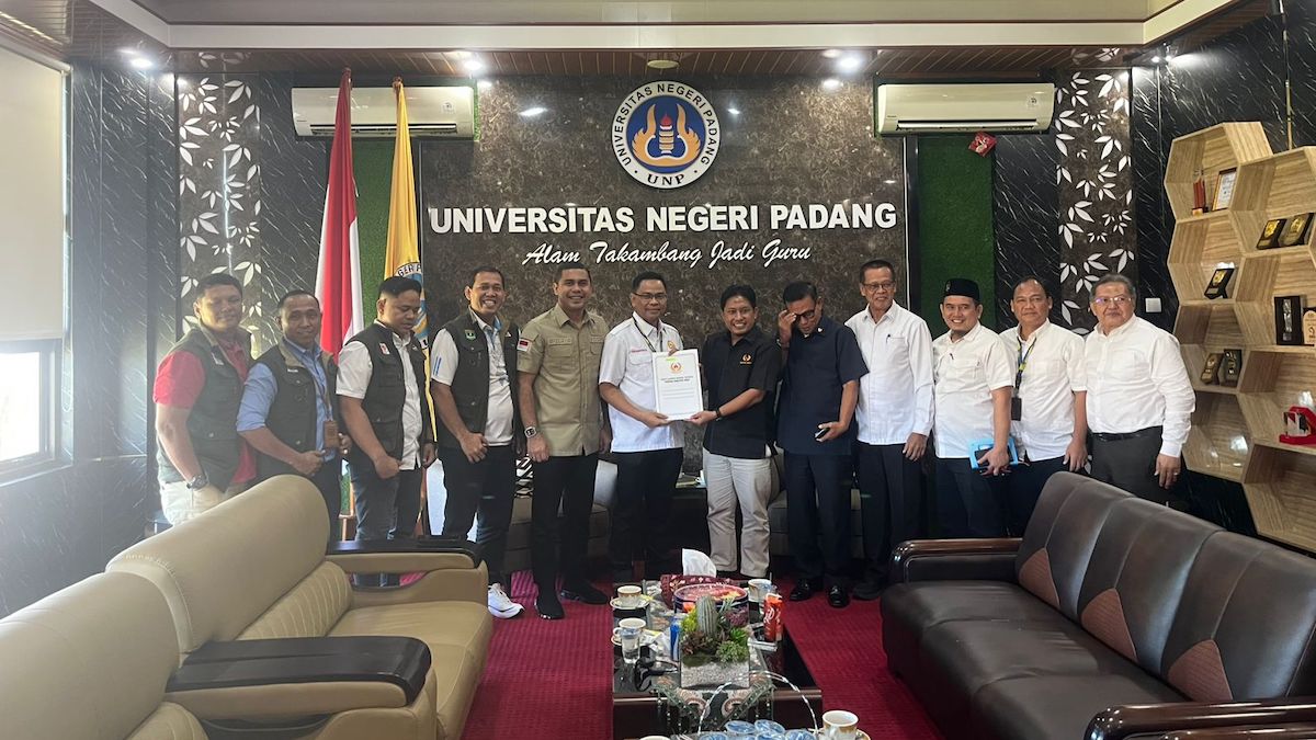 Pertemuan pengurus KONI Sumbar dengan Rektor UNP. (dok. istimewa)
