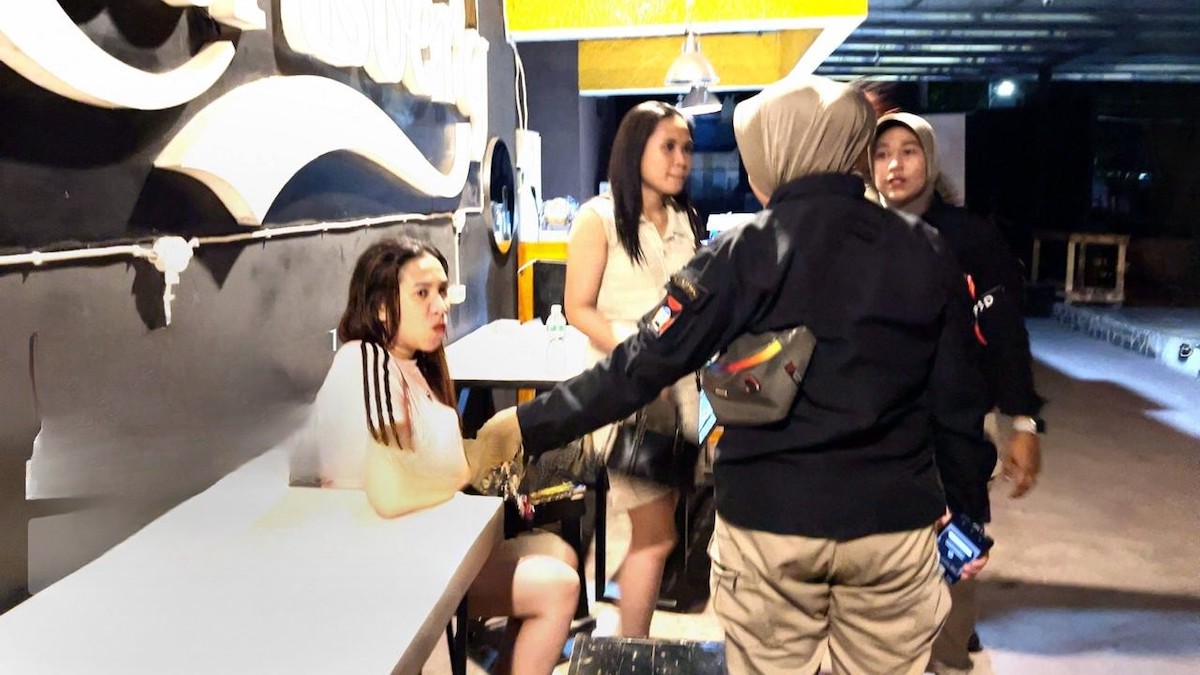 Razia Satpol PP Padang di kafe. (dok. istimewa)