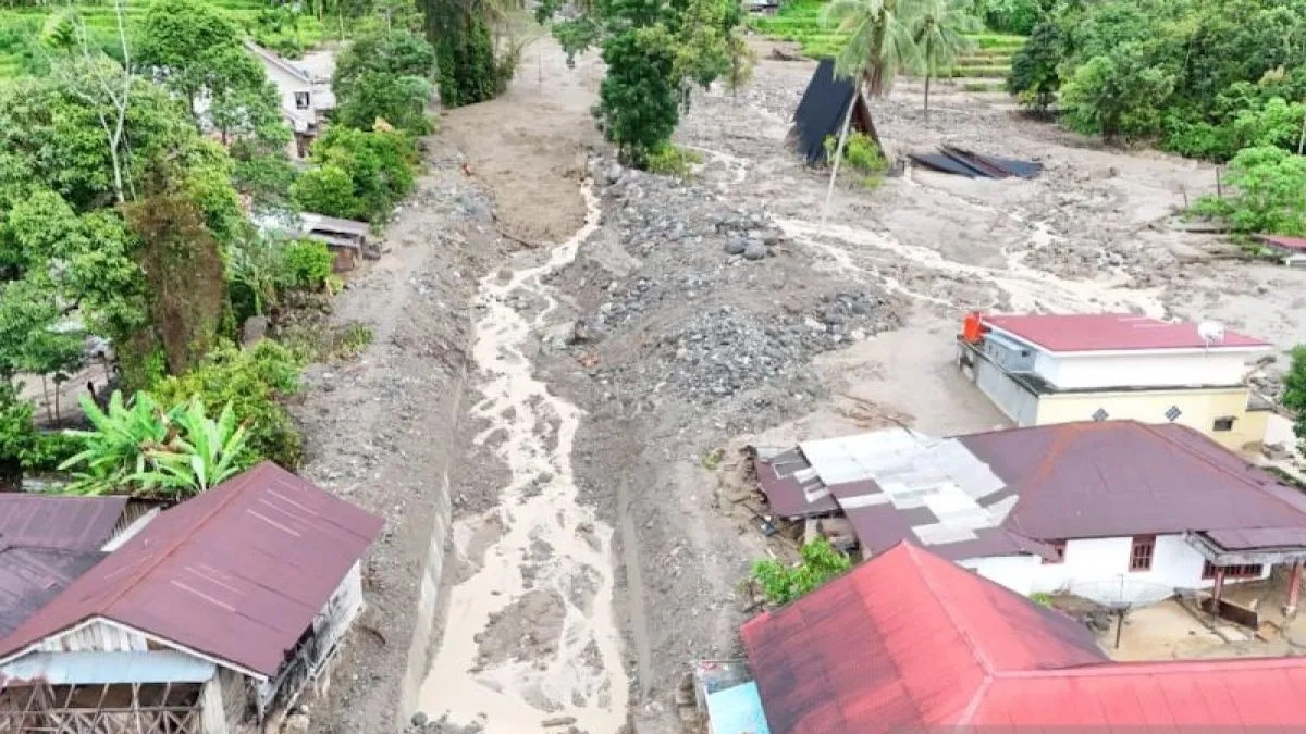 Banjir bandang di Muaro Pisang Pasar Maninjau, Kabupaten Agam. (dok. BPBD Agam)