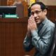 Nadiem Makarim memberikan salam saat sidang terkait dugaan korupsi pengadaan chromebook di Kemendikbudiristek tahun 2019-2022 lalu. )(dok. Antara)