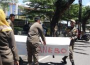 Satpol PP Padang Tertibkan PKL yang Ganggu Trotoar, Satu Unit Motor Listrik Disita