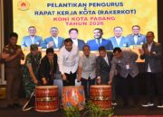 Lantik Pengurus KONI Padang, Wako Fadly Amran Pastikan Dukungan untuk Porprov 2026