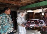 Wako Pariaman Tinjau Rumah Tak Layak Huni, Serahkan Bantuan untuk Warga