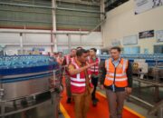 Kunjungi Pabrik AQUA, Bupati Solok Tekankan Kelestarian Lingkungan