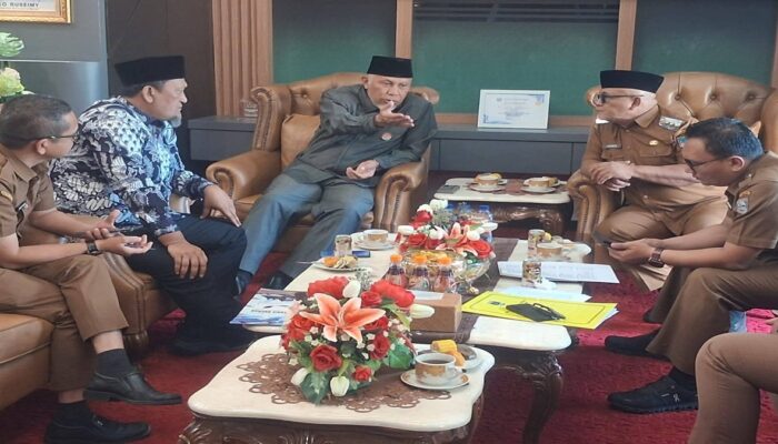 Bupati Pasaman Barat Temui Gubernur Sumbar, Bahas Pemulihan Infrastruktur Pascabencana