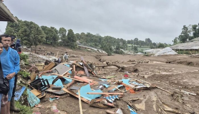 Tim SAR Serahkan 25 Kantong Jenazah Korban Longsor Cisarua ke DVI