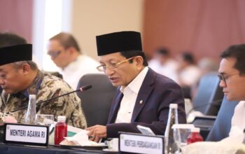 Menteri Agama dalam rapat koordinasi bersama Satgas Percepatan Rehabilitasi dan Rekonstruksi Pascabencana Pemerintah di Gedung DPR RI, Kompleks Senayan, Jakarta, Rabu (18/2/2026). (Foto: Humas Kemenag)