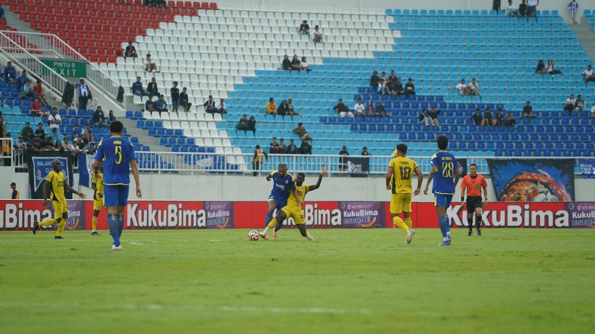 Alhassan Wakaso menjagal pergerakan Dalberto. (dok. istimewa)