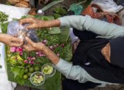 Jelang Ramadhan 1447 H, Pedagang Perlengkapan Balimau di Agam Raup Untung