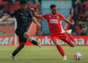 Semen Padang FC Ditahan 0-0 oleh Persita di Babak Pertama