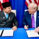 Presiden RI Prabowo Subianto dan Presiden AS Donald Trump saat menandatangani Perjanjian Kerja Sama Resiprokal Tarif Perdagangan RI dan AS di Washington DC, Amerika Serikat, Kamis (19/2/2026). (Foto: Dok. Kemenko Perekonomian)