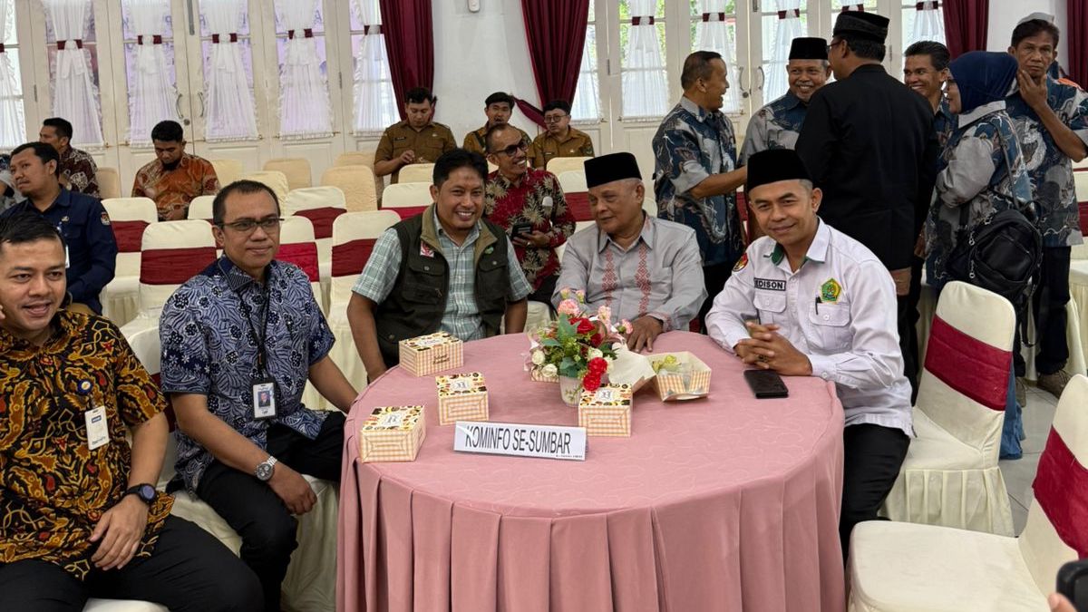 Ketua KONI Sumbar hadir di pelantikan pengurus PWI Sumbar. (dok. Humas KONI)