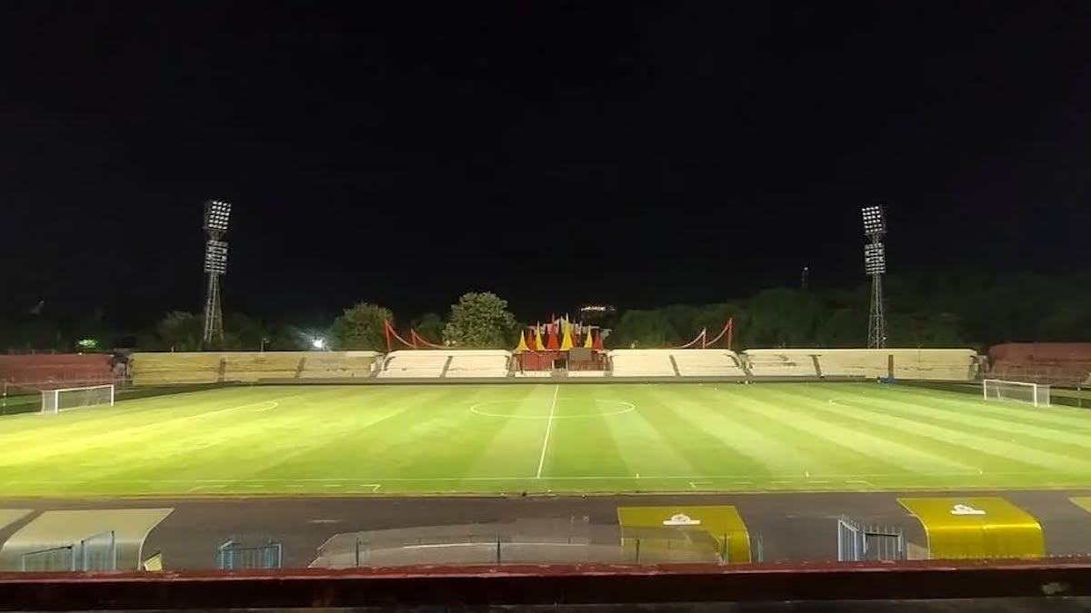 Kondisi Stadion Haji Agus Salim Padang pada malam hari. (dok. istimewa)