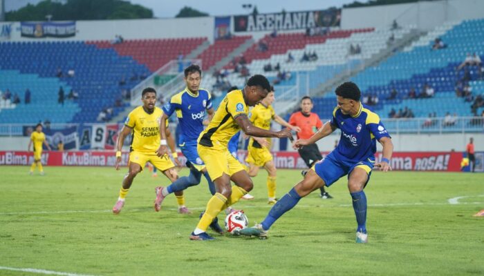 Semen Padang FC Tumbang 3-0 dari Arema FC, Kabau Sirah Masih Terjebak di Zona Merah