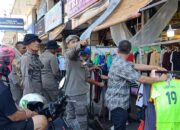 Satpol PP Padang Kembali Tertibkan Lapak PKL di Jalur Pejalan Kaki Pasar Raya Padang