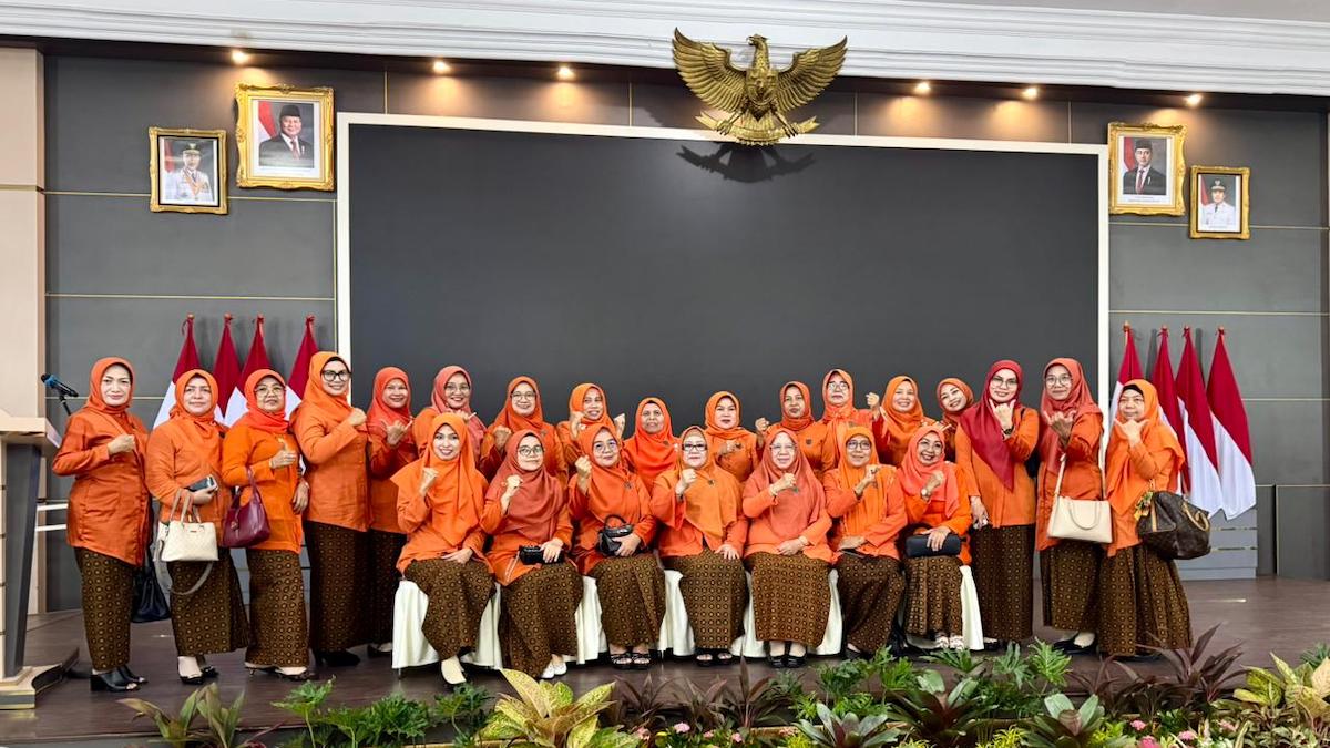 Pengurus IKWI Sumbar foto bersama usai pelantikan. (dok. istimewa)