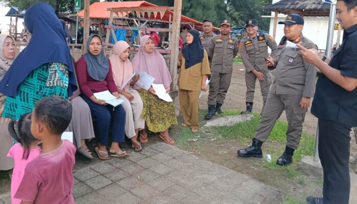 Pemko Padang Serahkan Kunci Kios, PKL Pantai Air Manis Segera Tempati Lokasi Baru