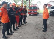 Delapan Remaja Terjebak Banjir Sungai Bangek, Tim SAR Padang Lakukan Evakuasi di Tengah Hujan