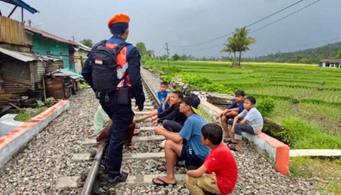 KAI Divre II Sumbar Imbau Masyarakat Tidak ‘Ngabuburit’ di Jalur Kereta Api Demi Keselamatan Bersama