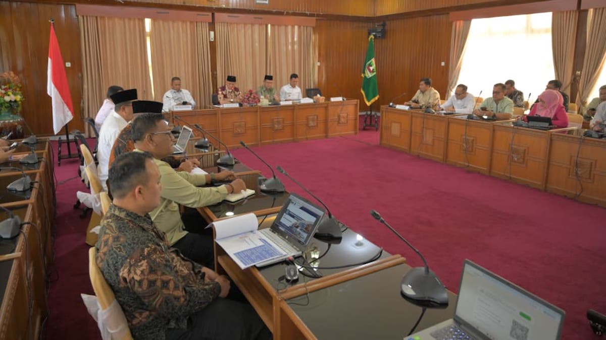 Rapat koordinasi Pemprov Sumbar dengan sejumah kepala daerah. (dok. istimewa)