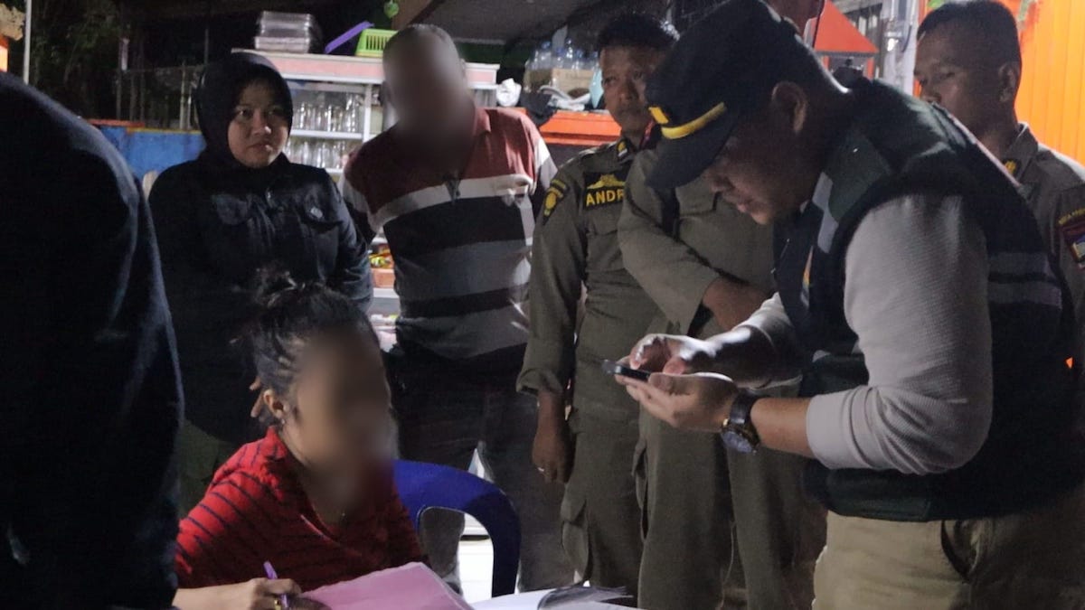 Razia Satpol PP Padang jelang Ramadhan. (dok. istimewa)