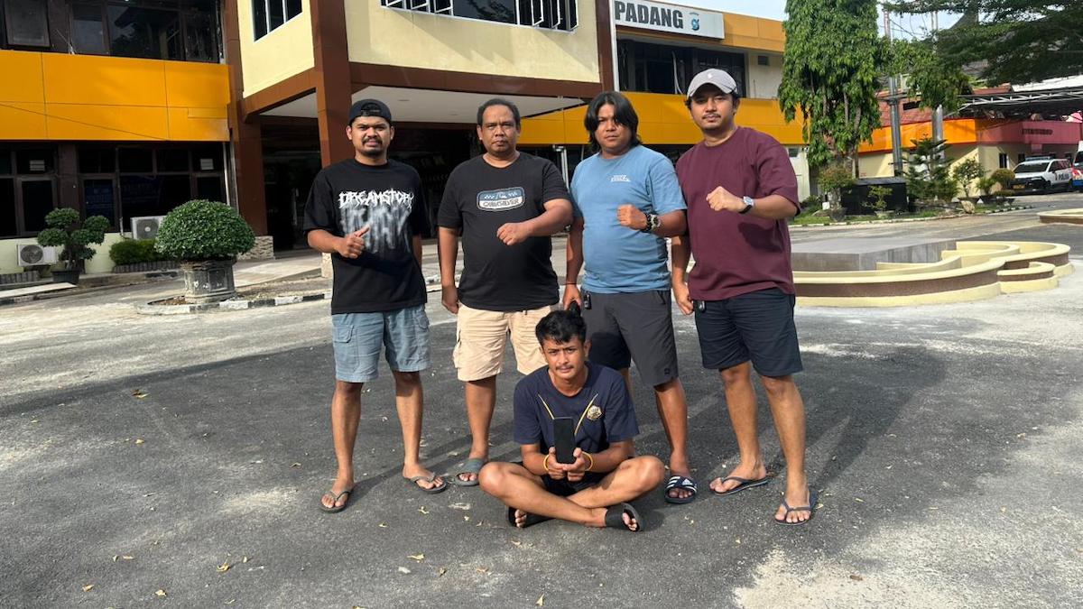 Tim Klewang amankan pelaku pencurian dalam tempat hiburan malam di Padang. (dok. istimewa)