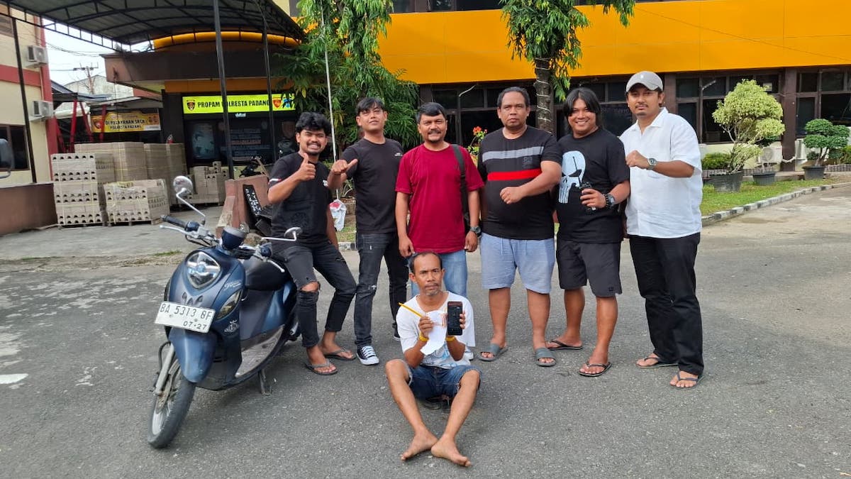Tim Klewang amankan pelaku togel di Padang. (dok. istimewa)