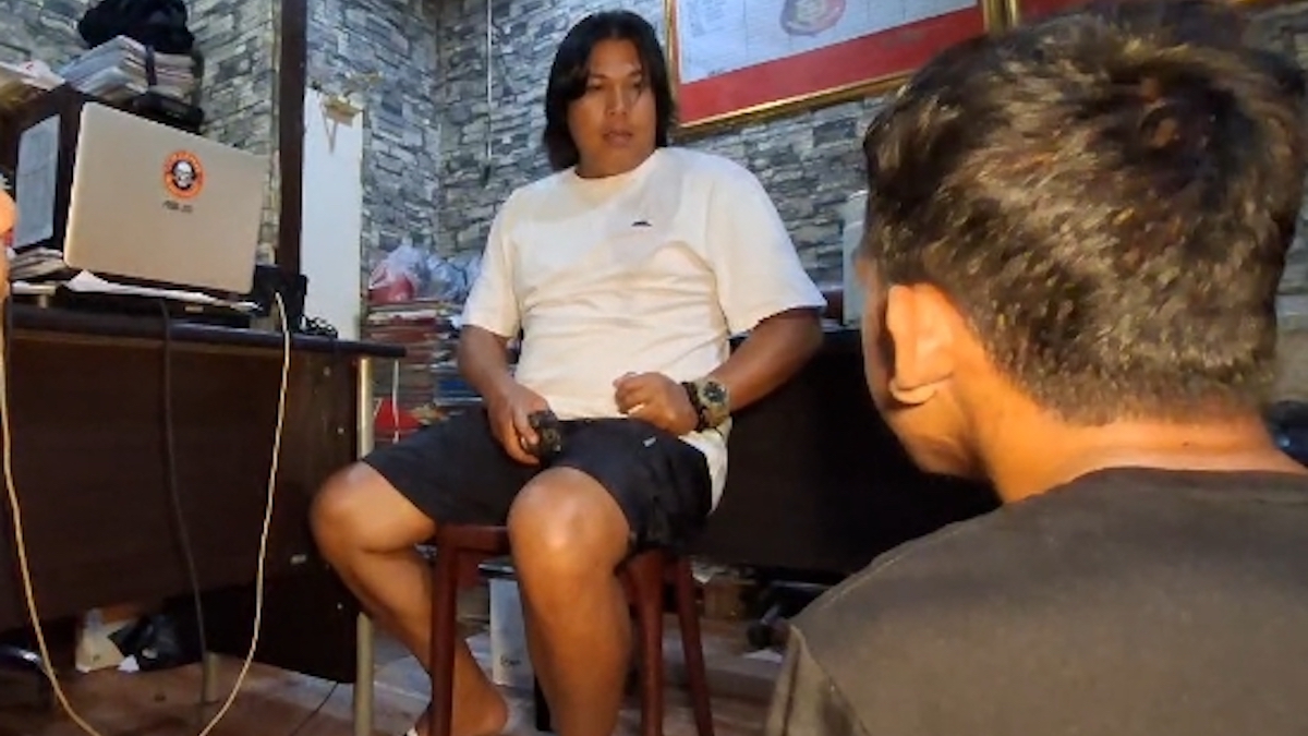 Tim Klewang memeriksa ABH yang melakukan pencurian di minimarket. (dok. istimewa)