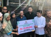 Wagub Vasko Salurkan Bantuan Bedah Rumah di Payakumbuh