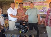 Mulyadi Serahkan Alat Tangkap Ikan untuk 15 Nelayan di Pariaman Utara