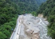 Dukung Kelancaran Arus Mudik, Perbaikan Jalan Lembah Anai Dihentikan Sementara