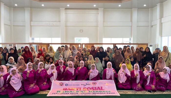 Ramadan Perdana Kepemimpinan Dianita Maulin, BKOW Sumbar Salurkan Ratusan Bantuan Paket Sembako