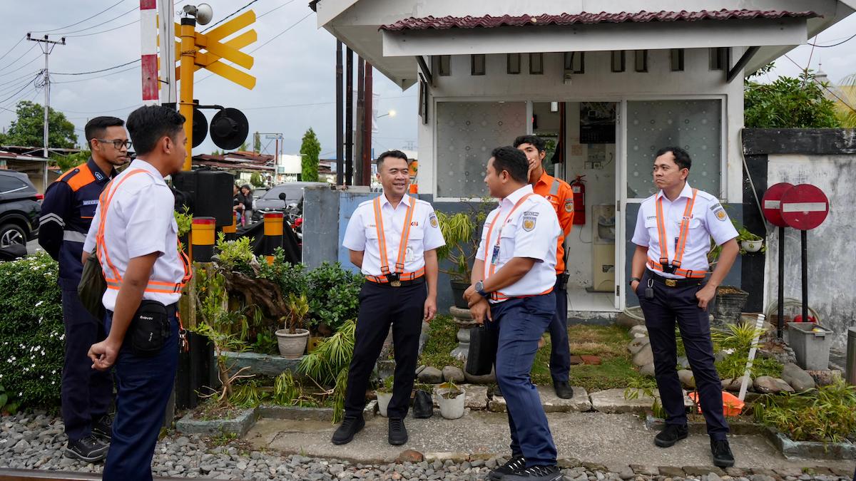 Direktur Keselamatan dan Keamanan PT KAI cek kesiapan jalur kereta jelang Lebaran. (dok. istimewa)