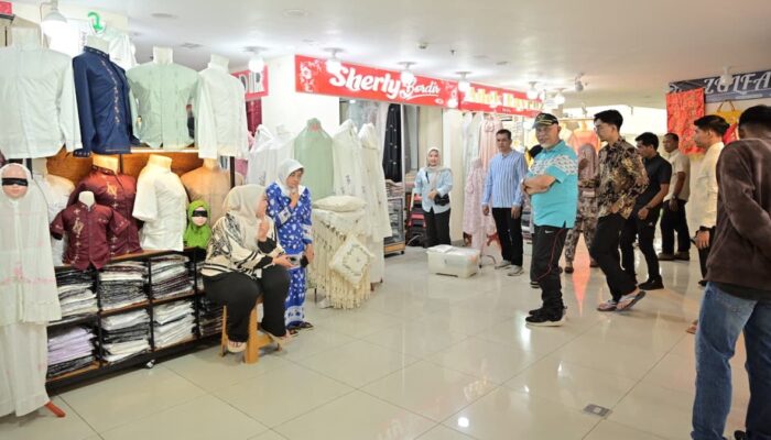 Tinjau Pasar Ateh Bukittinggi, Gubernur Mahyeldi Tekankan Hospitality dan Kebersihan Kawasan Wisata