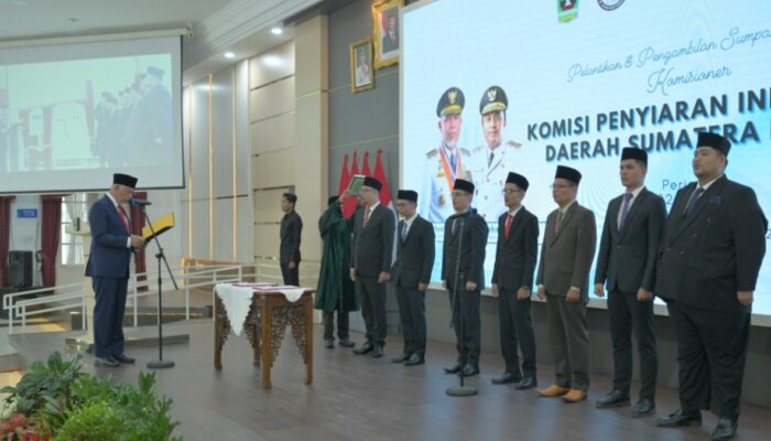Gubernur Mahyeldi Lantik Komisioner KPID Sumbar Periode 2026–2029