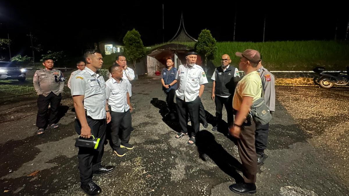 Gubernur Mahyeldi mengecek kesiapan BTS Sitinjau Lauik. (dok. istimewa)