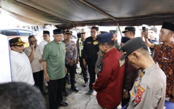 Gubernur Mahyeldi tinjau posko mudik di Dharmasraya. (dok. istimewa)