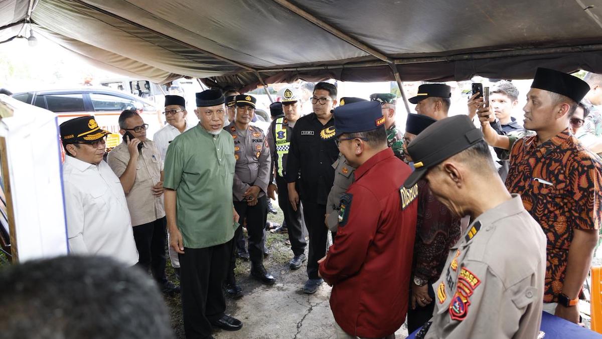 Gubernur Mahyeldi tinjau posko mudik di Dharmasraya. (dok. istimewa)