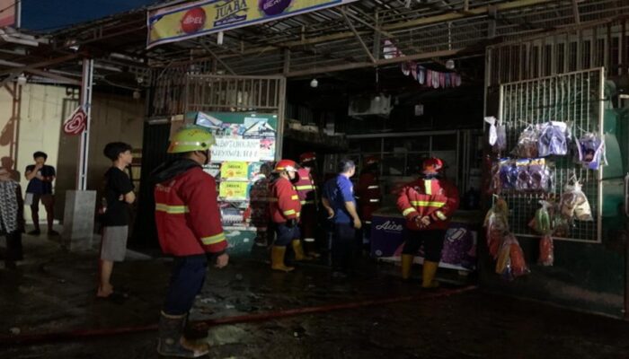 Minimarket Raifan Mart di Jalan Gajah Mada Padang Terbakar, Penyebab masih Diselidiki