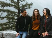 8 Adab Silaturahmi Menurut Ajaran Islam dan Keutamaannya