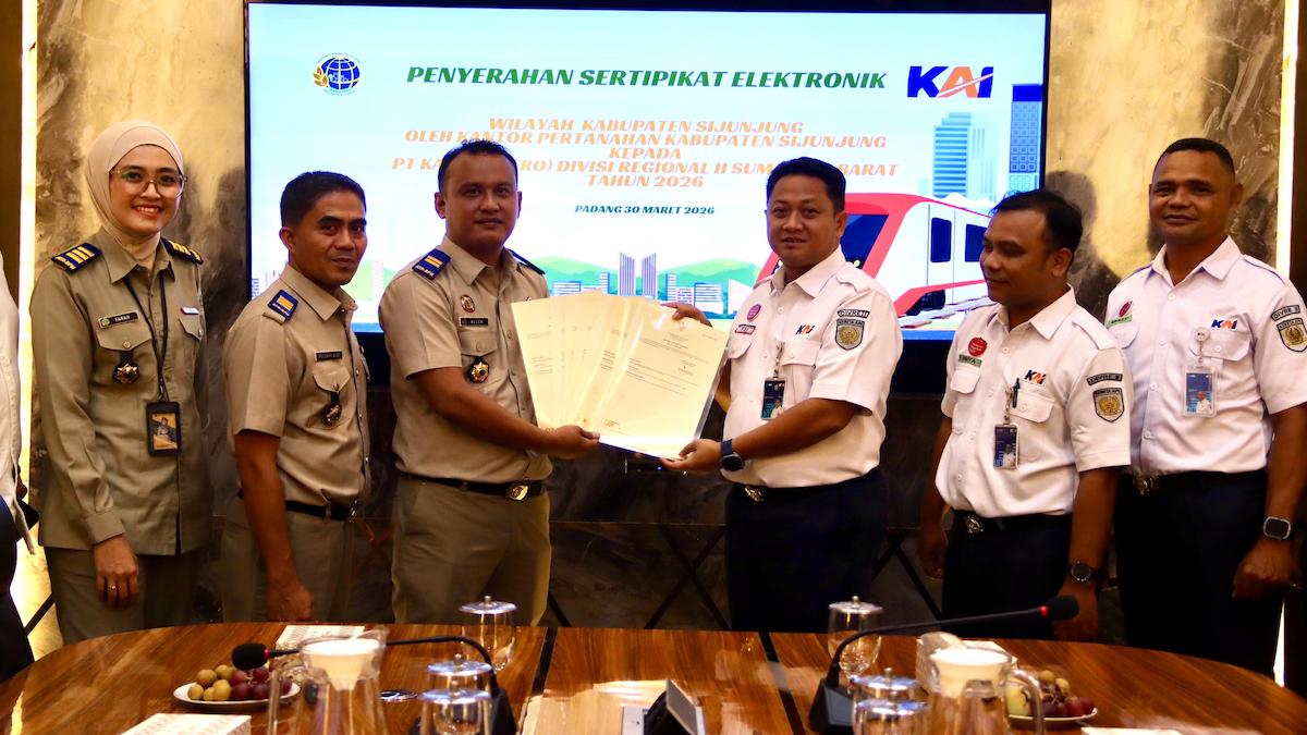 KAI Divre II Sumbar dapat sertifikat elektronik dari BPN Sijunjung. (dok. istimewa)