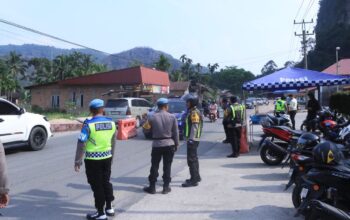 Kapolres Limapuluh Kota pantau lalin Sumbar-Riau. (dok. istimewa)