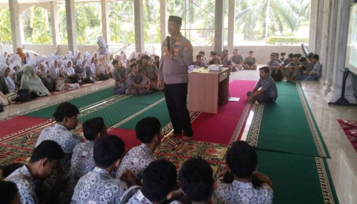 Siswa SMA 2 Pasaman Pesantren Ramadan Bersama Kapolsek Pasaman