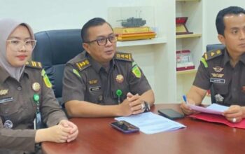 Kasi Tindak Pidana Khusus Kejari Padang saat jumpa pers terkait kasus BSN. (dok. istimewa)