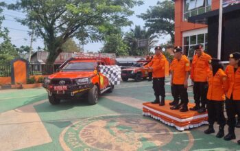 Kepala Basarnas Padang Abdul Malik melepas tim untuk siaga Lebaran 2026. (dok. istimewa)