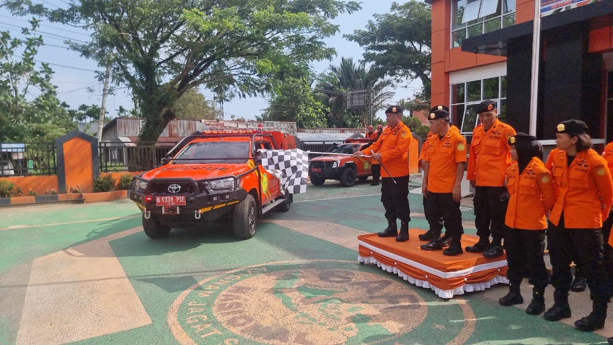 Kepala Basarnas Padang Abdul Malik melepas tim untuk siaga Lebaran 2026. (dok. istimewa)