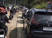 Lalu Lintas Tersendat, Kendaraan Bertumpuk di Jalur Danau Diatas Alahan Panjang