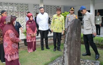 Menbud Fadli Zon kunjungi Museum Adityawarman. (dok. istimewa)